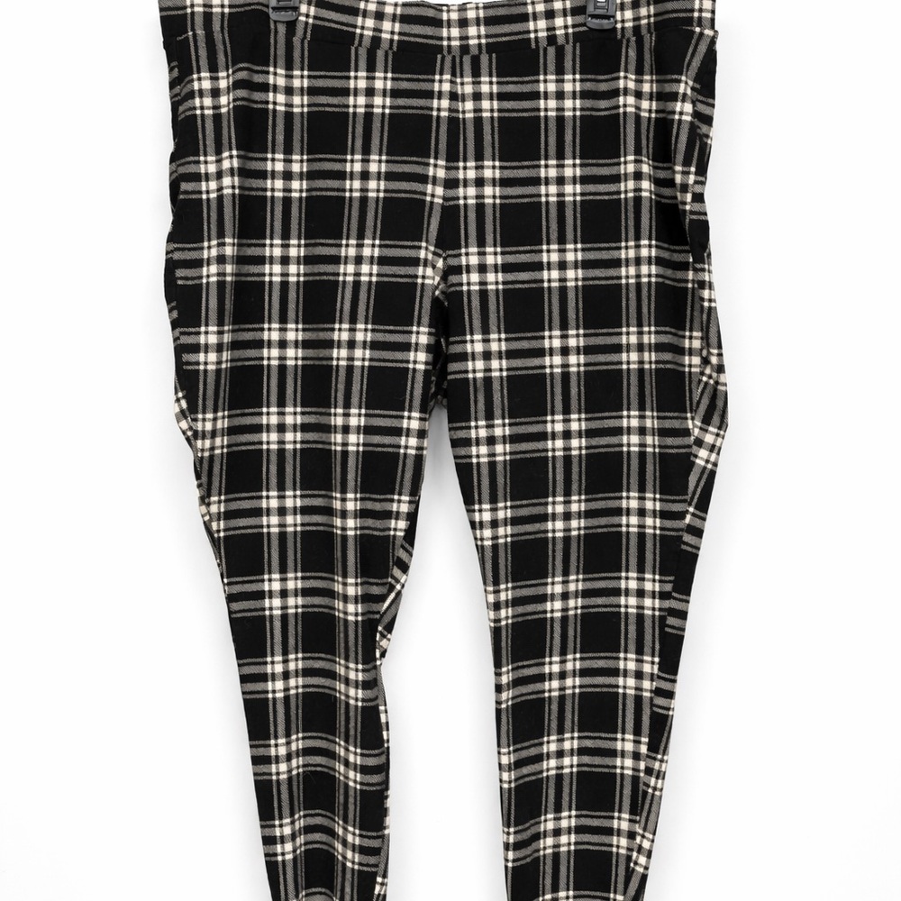 Torrid Women’s Classic Black & White Plaid Leggings Size 4